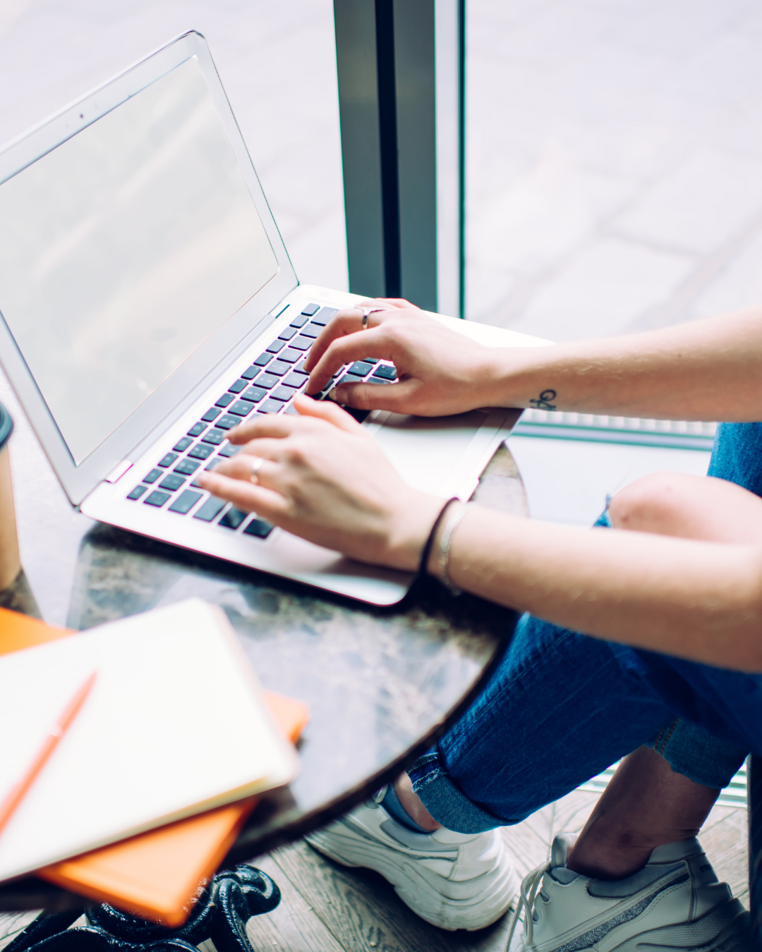 15 Profitable Faceless Business Niches for 2026 (With Examples)